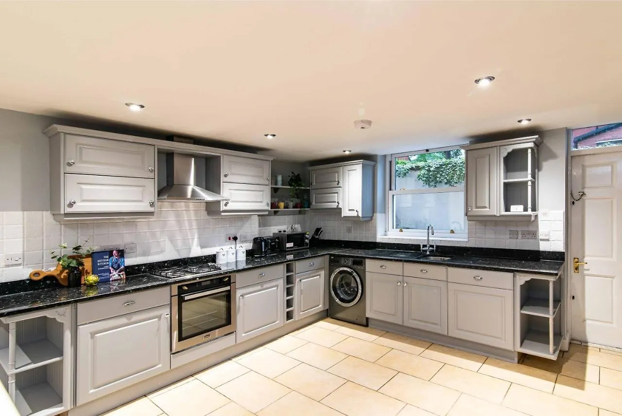 Vakantiehuis St Johns, Wakefield - Self Check In & Free Parking Villa Verenigd Koninkrijk