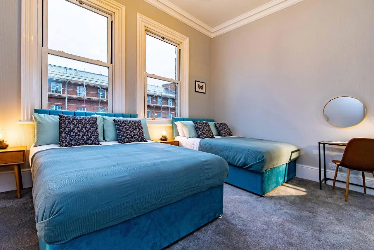Vakantiehuis St Johns, Wakefield - Self Check In & Free Parking Villa